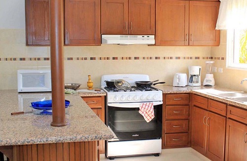Urbanizacion Tavarez Villa | Kids-Friendly gated residence with childen playground and several sports courts