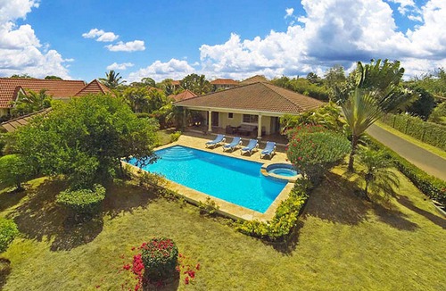 Urbanizacion Tavarez Villa | Kids-Friendly gated residence with childen playground and several sports courts