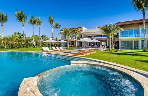 Casa de Campo Villa | La Menina