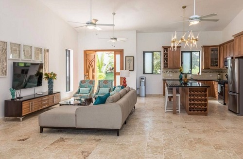 La Mulata Villa | Large Caribbean villa with private pool steps from Sosua