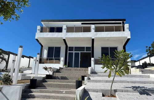 Buen Hombre House | Luxurious Villa Retreat with Private Pool in Villa Vásquez