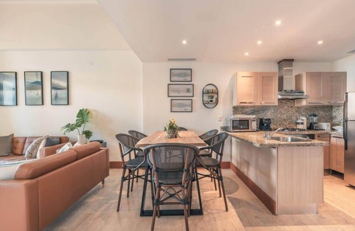 Los Altos Apartment | Luxury Golf Front Apartment with Pool Access