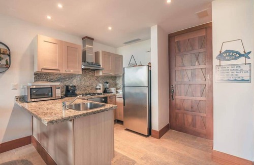 Los Altos Apartment | Luxury Golf Front Apartment with Pool Access