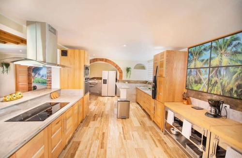 El Batey Villa | Luxury Villa w/Pool, Jacuzzi & Beach Access -