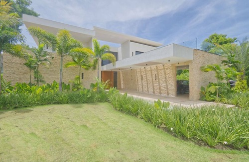Punta Cana Villa | Modern lake villa with chef & service staff in beach resort