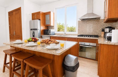 Playa Chiquita House | Oceanfront Paradise | Cliffside Spa & Pool in SOV