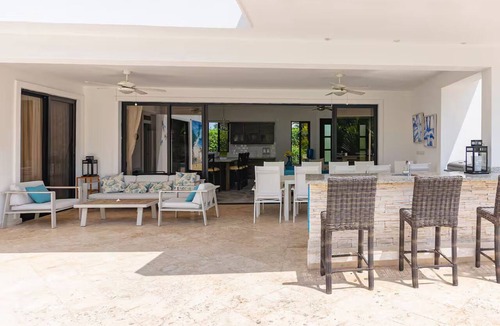 La Mulata Villa | Private 4 BR, Secluded, Lg Pool/Lawn, Fenced