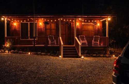 Bonao Cabin | Rustic Mountain Cabin Retreat Stunning Views is located in Bonao