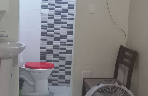 Corales del Sur House | Single Room with Queen Bed Near SDQ Airport Fast Wi-Fi