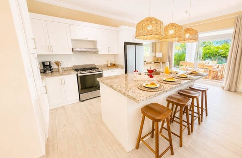 Playa Chiquita Villa | Solana | Pool, Rooftop, Coastal Retreat & Sleeps 7