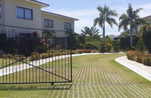 Sosua Villa | Spacious guest-friendly 9BD complex, 2 minutes walk to the sandy beach!