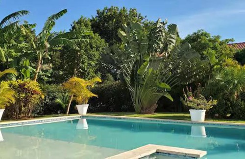 La Mulata Villa | Tropical Escape 3 BR Private Pool lawn Fenced