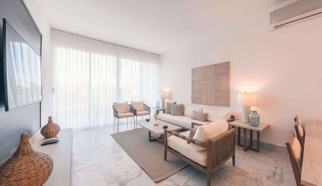 3br-Penthouse with jacuzzi incl at Lake View