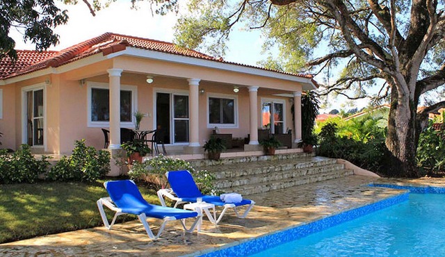 4BD Villa with private pool, kids playground, tennis/basket courts, soccer field
