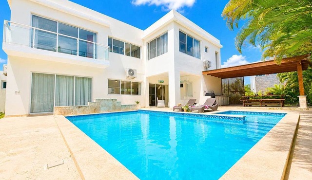 5bd Corner Lot Villa|Private Pool, Sleeps up to 14