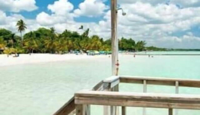 AC | Wi-Fi | Special Offer | Coffee | Beachfront Vacation in Santo Domingo Este