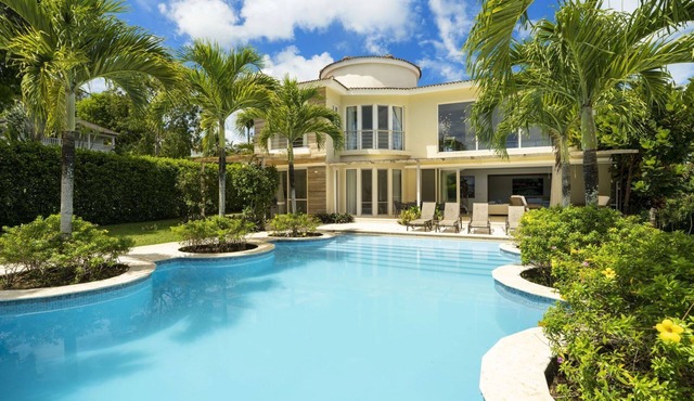 Air Conditioning in the Living Room Private Pool Modern