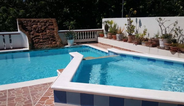 Apartment steps from a quiet surfing beach, pool/TV/Wi-fi/AC in Cabarete