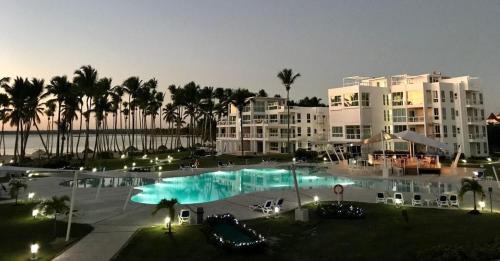 Beachfront Luxury Condo PGA Ocean View 4BR in Boca del Soco