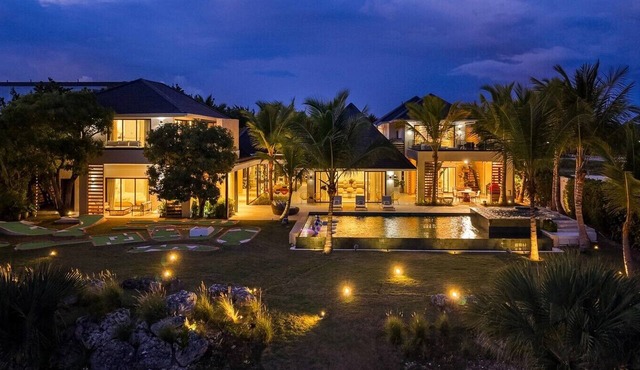 Cayuco 12: Luxury Villa w/Pool, Jacuzzi, Mini Golf, Staff & Golf Cart