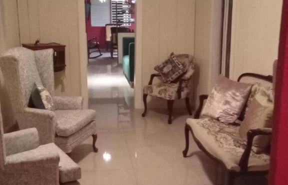 Classic House, Modern Spaces in Baní