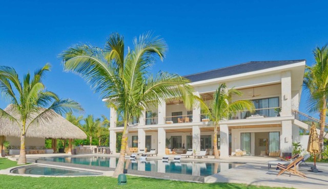 Corales 83 - Unique luxury villa w/heated pool, jacuzzi, sauna, gym, and chef in Punta Cana