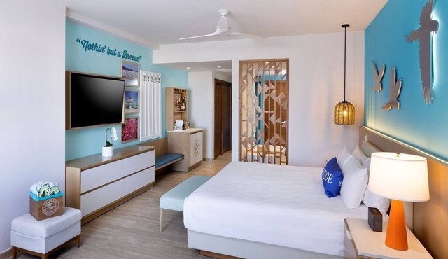 Elegant Art Suite: Freestanding Tub, Rainforest Showers, and Premium Benefits