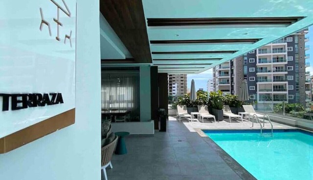 Elegant, Finely Decorated City Center 2 Bdrm Condo, Pool, Near All