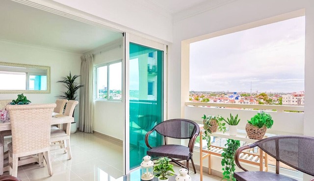 Elegant Sea View 3BD Apt, King Bed, Full AC, Pool.