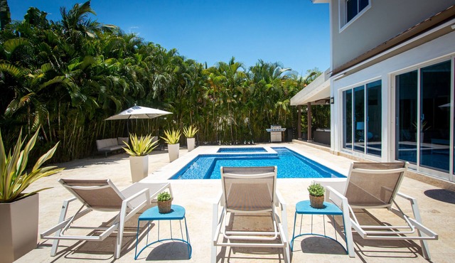 Elena Luxury Villa, Metro Country Club, Juan Dolio, sleeps 16. in Juan Dolio