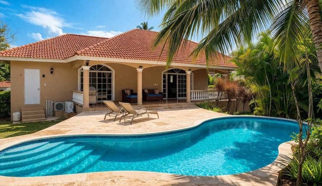 Fabulous family-friendly 5-bedroom villa with AC in vibrant Sosúa.