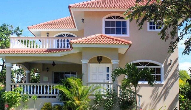 Family-friendly secured residence with tennis/basked/soccer, private pool