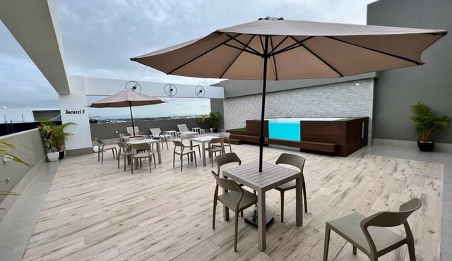 GABBY'S HEAVENLY APARTMENT WITH JACUZZI + GYM @EVARISTO in Santo Domingo