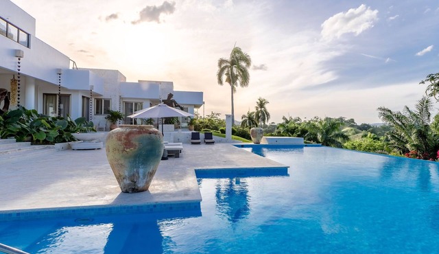 Hacienda Tala · Oceanview Luxe Estate · Private Spa · Sleeps 22 in Gaspar Hernandez