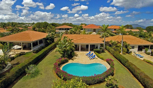 Kids-friendly gated residence with playground/tennis/basket/soccer, private pool
