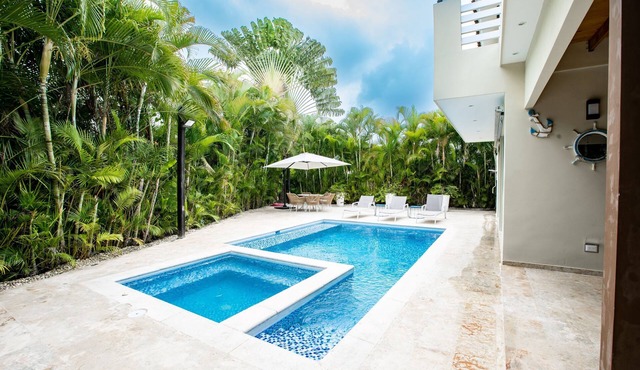 Lia Luxury Villa, Metro Country Club, Juan Dolio, sleeps 16. in Playa Juan Dolio