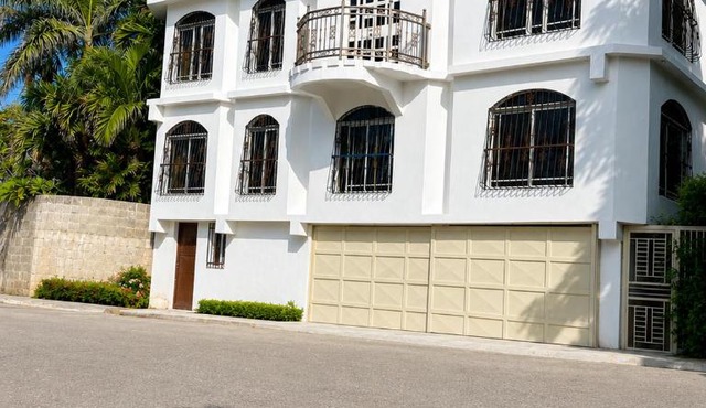 Los Patos Waterfront Private Suites