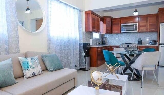 Lovely 2 Bd-2Bath Apt w. A|C Garage & Rooftop