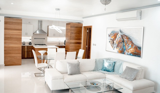 Luxurious & Cozy 2BR Condo 5 Minutes Walk to the Beach