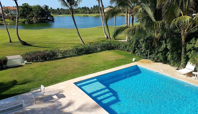 Luxury, 1 of a kind, Lake-view Villa on Golf course in Punta Cana
