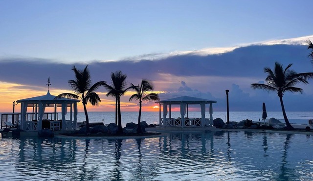 Luxury Apartment Tracadero 2 Bedrooms Sea Pools access, Private Garden Workspace in Punta Cana