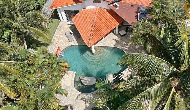 Luxury Private Compound w/Pools, 20 person Jacuzzi and 5 min walk to the beach