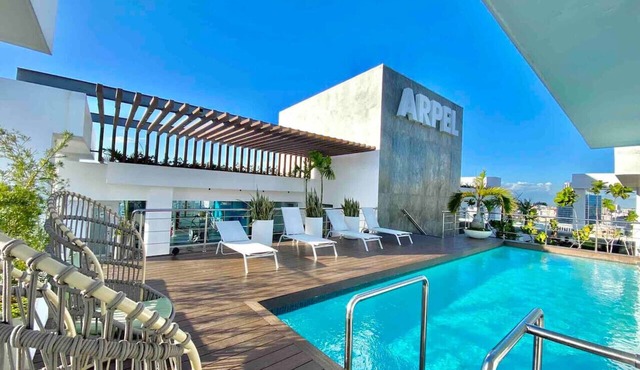 Luxury Upscale, City Center Condo, Full AC, Fast Wi-Fi, Pool, King Bed, Near All