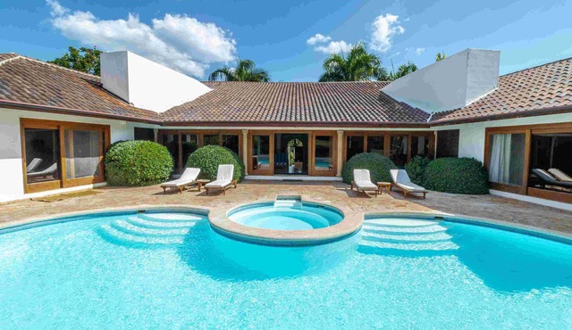 Luxury Villa in Casa de Campo with Staff, Pool, and Hot Tub—6 Bedrooms in La Romana