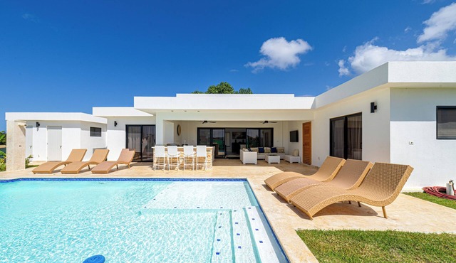 Luxury Villa King Suites - Gated Community