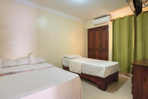 Modern 1-Bedroom Apartment with Private Balcony Fast Wi-Fi Free Parking