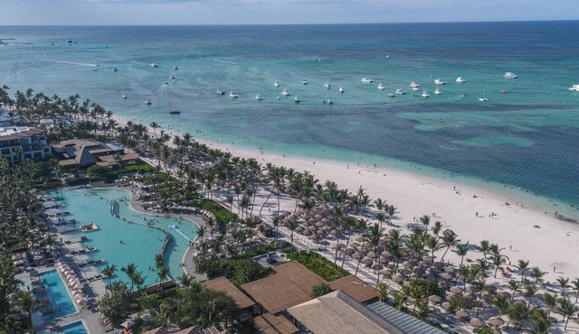 Modern 2-Bedroom Apartment in Bibijagua | Enjoy the Beach Just Steps Away