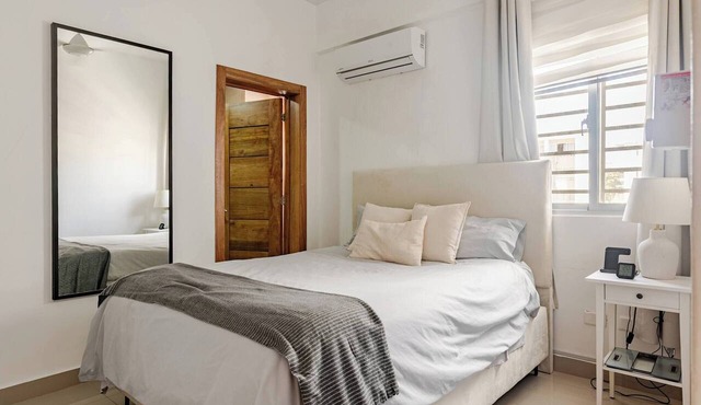 Modern 2BR Apartment Near Agora Mall