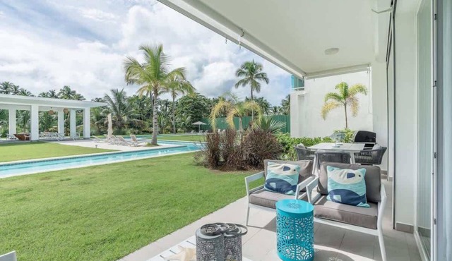 Penthouse w/Private Pool & Balcony, Walk to Beach