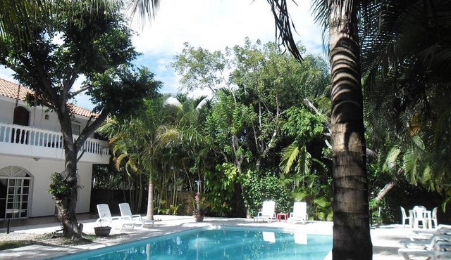Pets-friendly 3BD condo in central Sosua, pool/Wi-Fi/cable TV in Sosúa